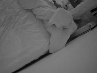 voyeurcam-julmodels-whitebed-4