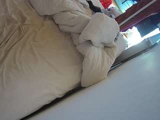 voyeurcam-julmodels-whitebed-4 webcam model