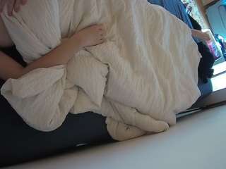 voyeurcam-julmodels-whitebed-4