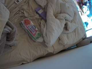 voyeurcam-julmodels-whitebed-4