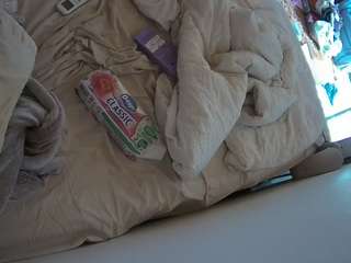 voyeurcam-julmodels-whitebed-4