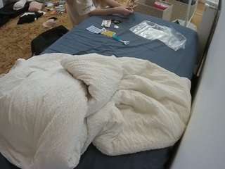 voyeurcam-julmodels-whitebed-4