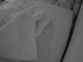 voyeurcam-julmodels-whitebed-4