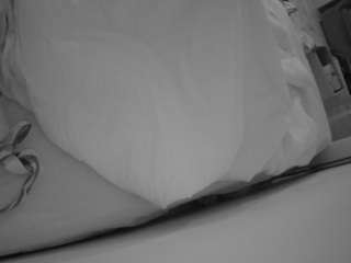 voyeurcam-julmodels-whitebed-4