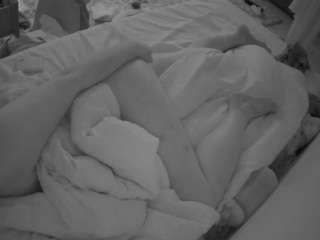 voyeurcam-julmodels-whitebed-4 Sex Cam Show