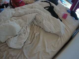 voyeurcam-julmodels-whitebed-4 Sex Cam Show
