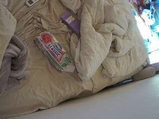 voyeurcam-julmodels-whitebed-4 Sex Cam Show