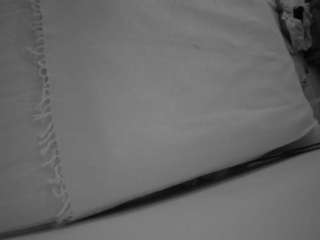 voyeurcam-julmodels-whitebed-4 Sex Cam Show