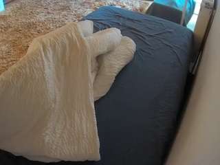 voyeurcam-julmodels-whitebed-4 Sex Cam Show