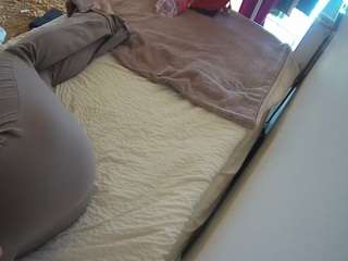 voyeurcam-julmodels-whitebed-4 Sex Cam Show