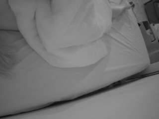 voyeurcam-julmodels-whitebed-4