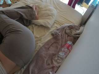 voyeurcam-julmodels-whitebed-4