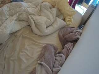 voyeurcam-julmodels-whitebed-4 Sex Cam Show