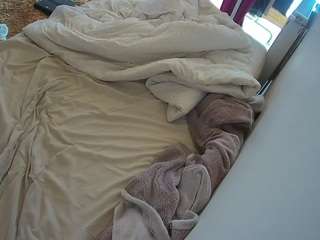 voyeurcam-julmodels-whitebed-4 Sex Cam Show