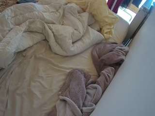 voyeurcam-julmodels-whitebed-4 Sex Cam Show