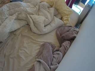 voyeurcam-julmodels-whitebed-4 Sex Cam Show