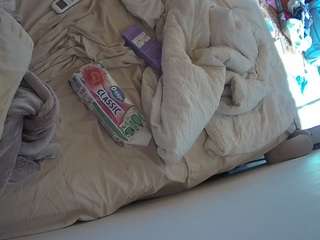 voyeurcam-julmodels-whitebed-4