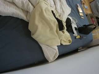 voyeurcam-julmodels-whitebed-4