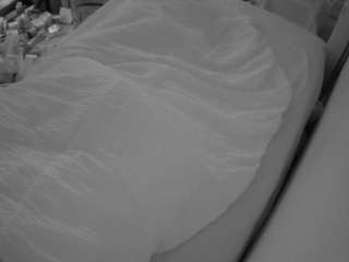 voyeurcam-julmodels-whitebed-4 live webcam show