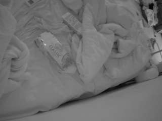 voyeurcam-julmodels-whitebed-4