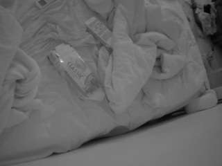 voyeurcam-julmodels-whitebed-4