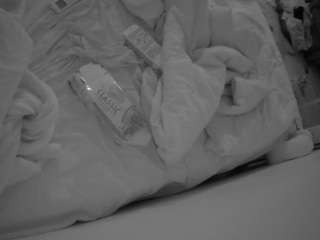 voyeurcam-julmodels-whitebed-4