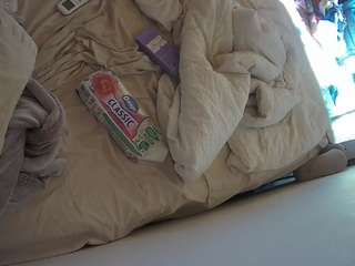 voyeurcam-julmodels-whitebed-4