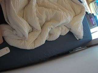 voyeurcam-julmodels-whitebed-4