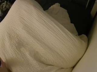 voyeurcam-julmodels-whitebed-4