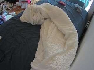 voyeurcam-julmodels-whitebed-4