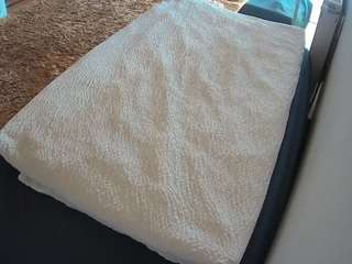 voyeurcam-julmodels-whitebed-4