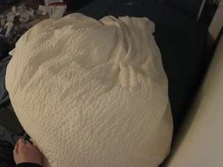 voyeurcam-julmodels-whitebed-4