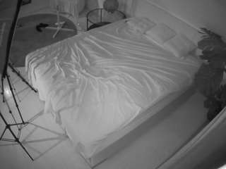 camsoda voyeurcam-julmodels-whitebed-5