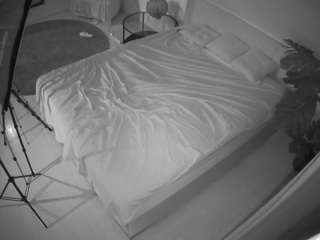 camsoda voyeurcam-julmodels-whitebed-5