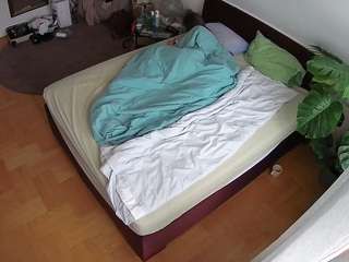 Yoyeur House camsoda voyeurcam-julmodels-whitebed-5