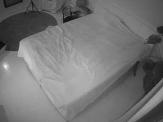 camsoda voyeurcam-julmodels-whitebed-5