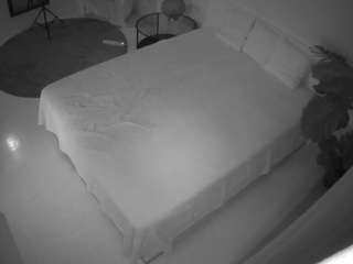 Cam Model Erickalee camsoda voyeurcam-julmodels-whitebed-5