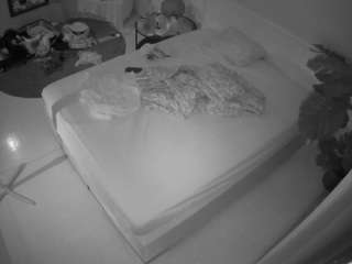 camsoda voyeurcam-julmodels-whitebed-5