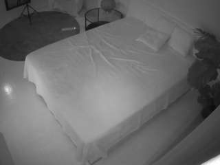 camsoda voyeurcam-julmodels-whitebed-5