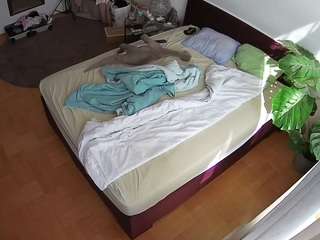 camsoda voyeurcam-julmodels-whitebed-5