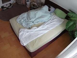 camsoda voyeurcam-julmodels-whitebed-5