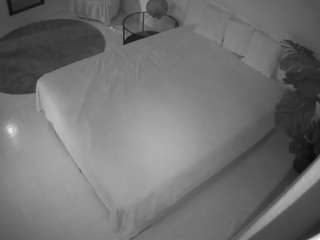 camsoda voyeurcam-julmodels-whitebed-5