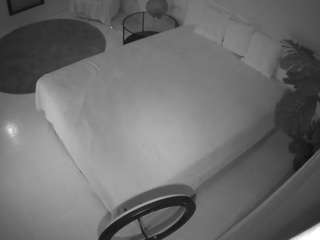 camsoda voyeurcam-julmodels-whitebed-5