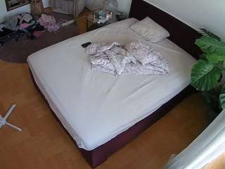 Model Pornos camsoda voyeurcam-julmodels-whitebed-5