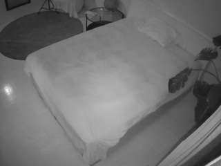 Live Voyeur House camsoda voyeurcam-julmodels-whitebed-5