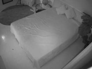 voyeurcam-julmodels-whitebed-5 camsoda Amiliyan Cams 