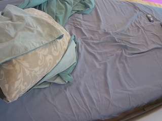 Voyeu House camsoda voyeurcam-julmodels-whitebed-5