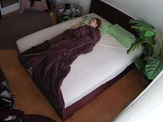 voyeurcam-julmodels-whitebed-5