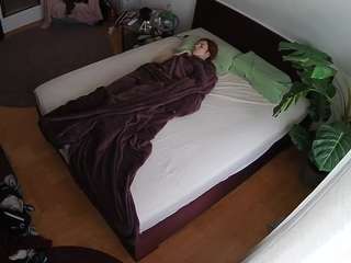 voyeurcam-julmodels-whitebed-5