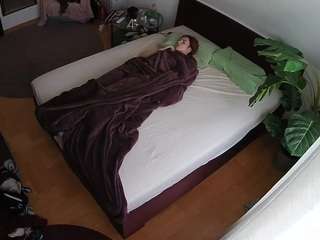 voyeurcam-julmodels-whitebed-5
